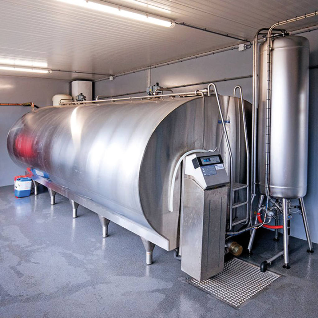 Stable Tank Coating in Tankroom | Professional Cattle Farming